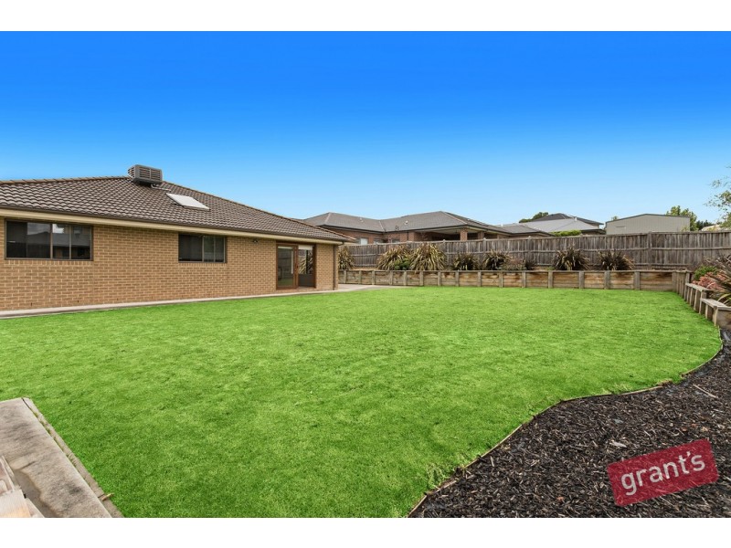 8 Avenview Drive, Narre Warren North VIC 3804
