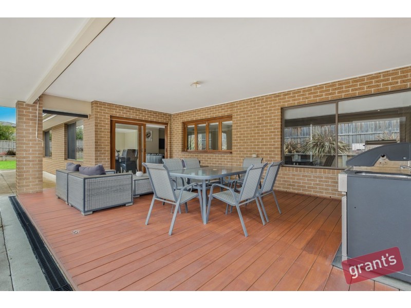 8 Avenview Drive, Narre Warren North VIC 3804