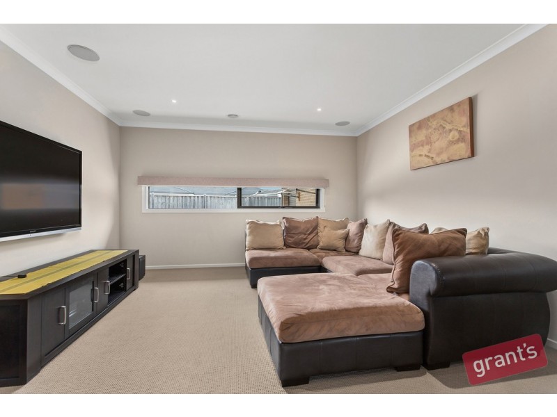 8 Avenview Drive, Narre Warren North VIC 3804