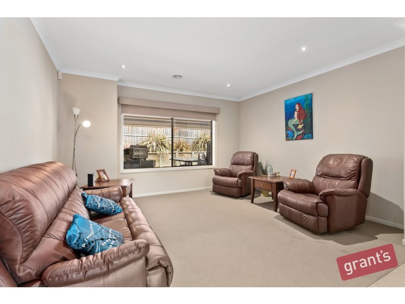 8 Avenview Drive, Narre Warren North VIC 3804