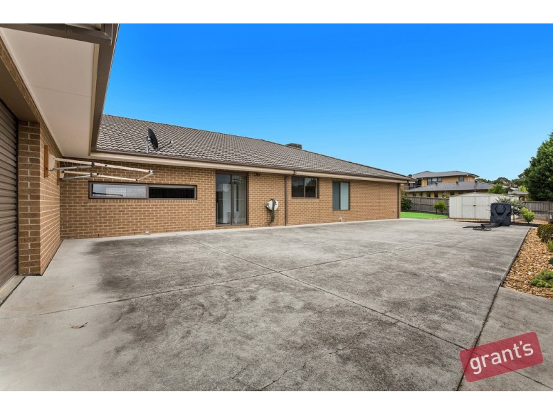 8 Avenview Drive, Narre Warren North VIC 3804