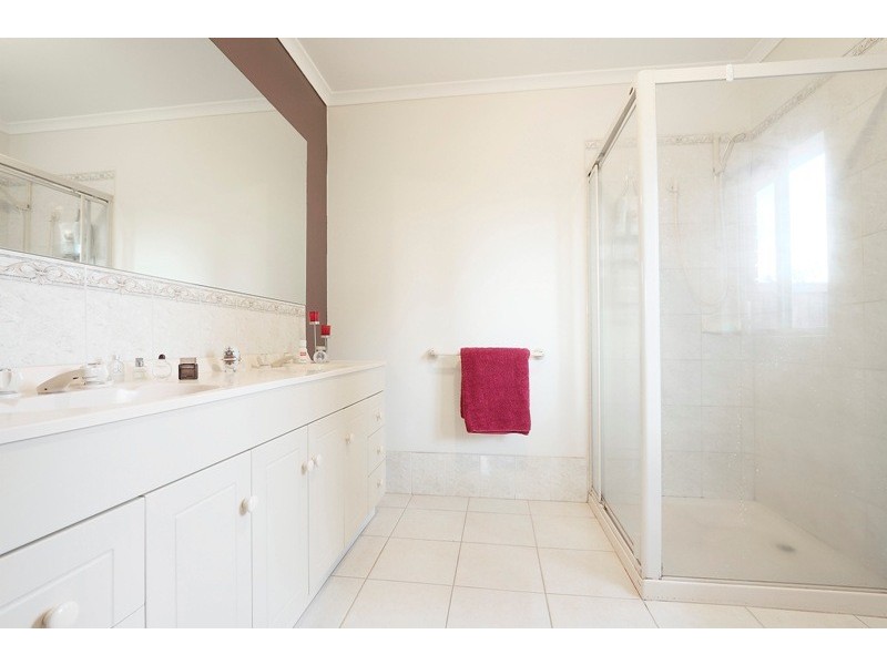 6 Hallmark Drive, Narre Warren South VIC 3805