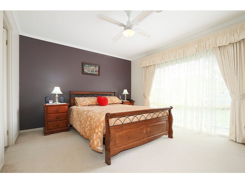 6 Hallmark Drive, Narre Warren South VIC 3805