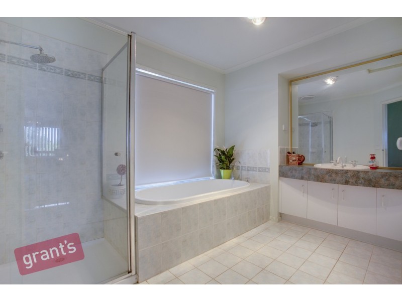 74 Galloway Drive, Narre Warren South VIC 3805