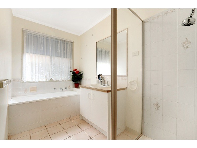 12 Stanton Close, Narre Warren South VIC 3805