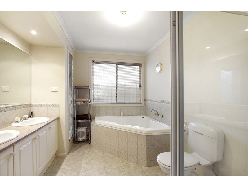 10 Pineview Court, Narre Warren South VIC 3805