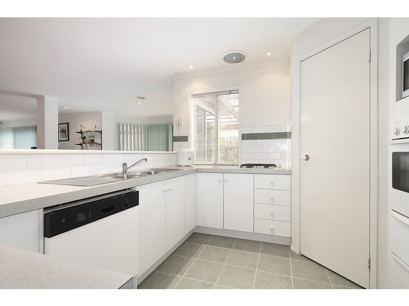 38 Lighthorse Crescent, Narre Warren South VIC 3805