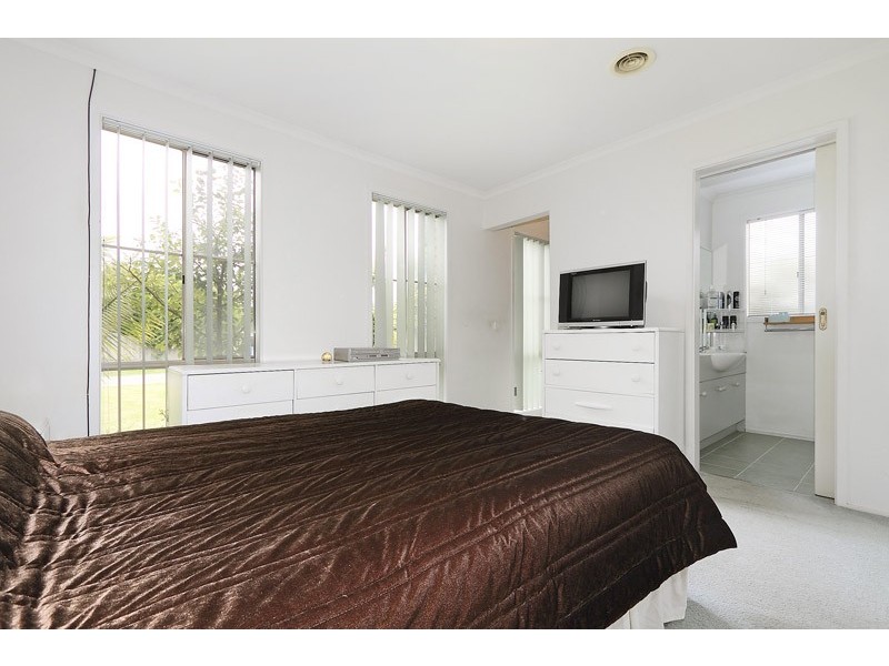 38 Lighthorse Crescent, Narre Warren South VIC 3805