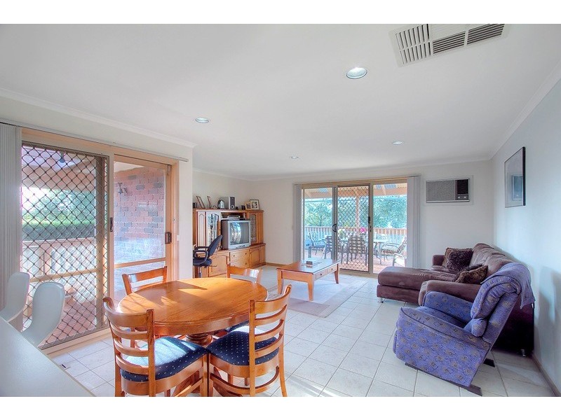 2 Scoble Place, Narre Warren VIC 3805