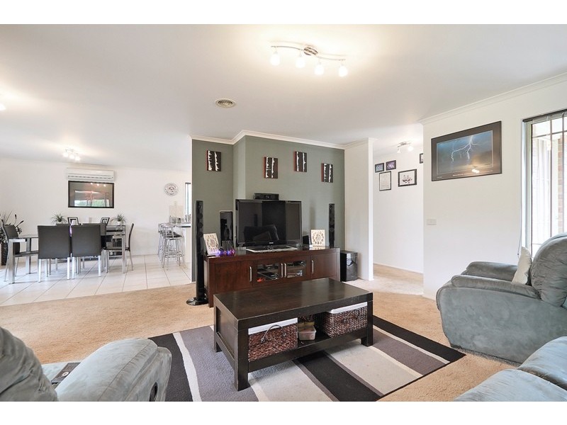 65 Baringa Park Drive, Narre Warren South VIC 3805