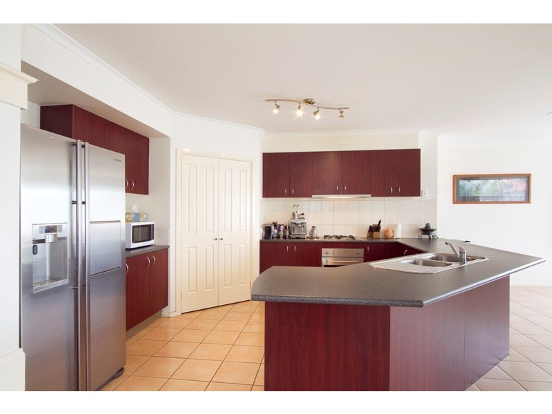 2 Gustavus Place, Narre Warren South VIC 3805