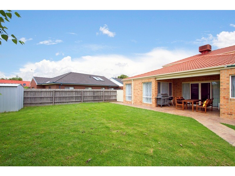 2 Gustavus Place, Narre Warren South VIC 3805