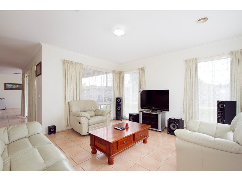 2 Gustavus Place, Narre Warren South VIC 3805