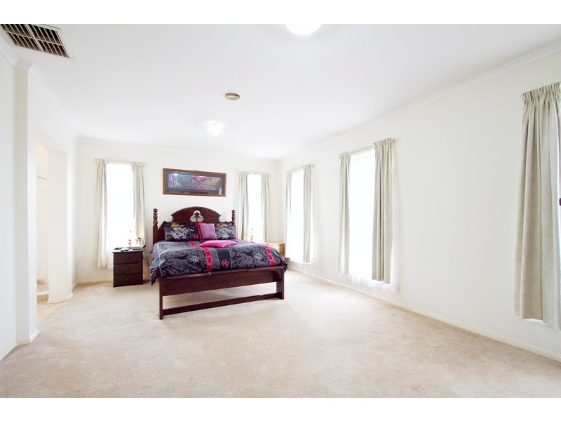 2 Gustavus Place, Narre Warren South VIC 3805