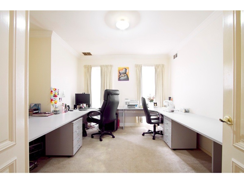 2 Gustavus Place, Narre Warren South VIC 3805