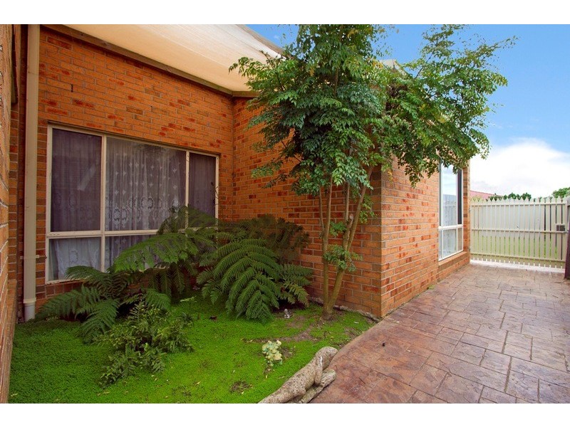 2 Gustavus Place, Narre Warren South VIC 3805