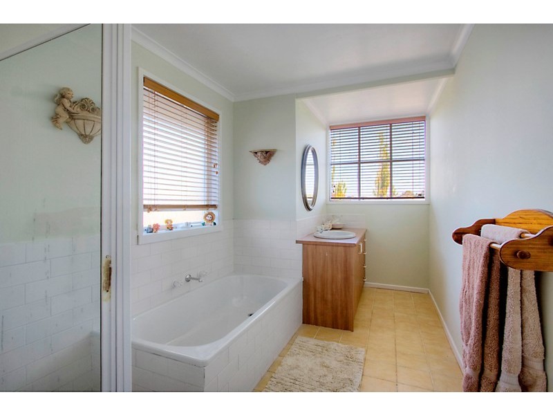 43 Woodlands Crescent, Narre Warren VIC 3805