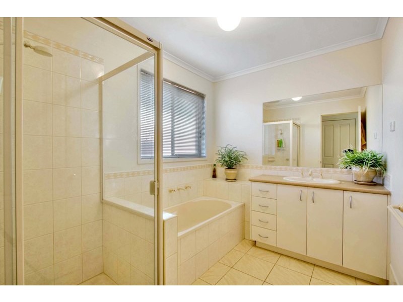11 Minak Close, Narre Warren South VIC 3805