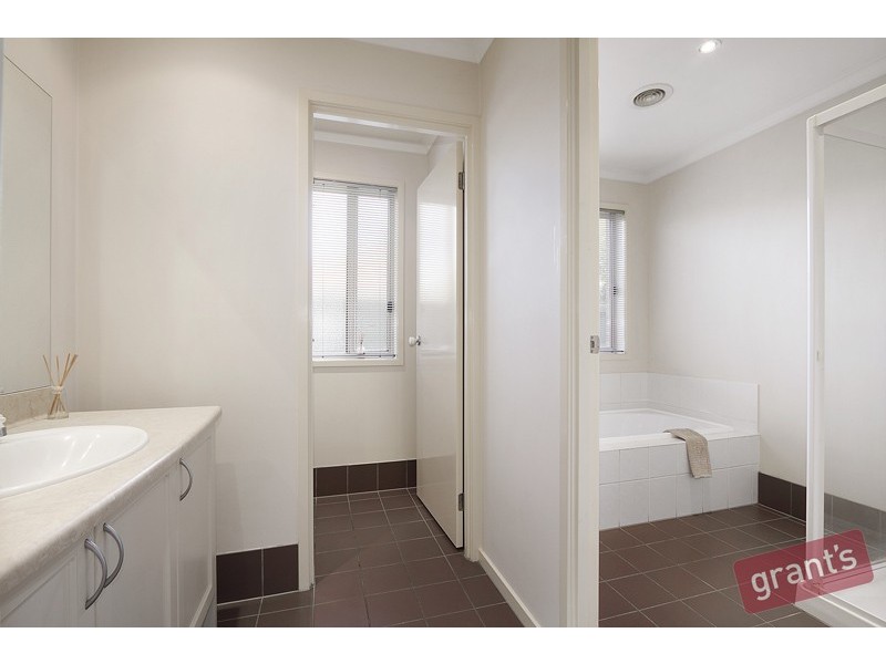 2 Shay Close, Narre Warren South VIC 3805
