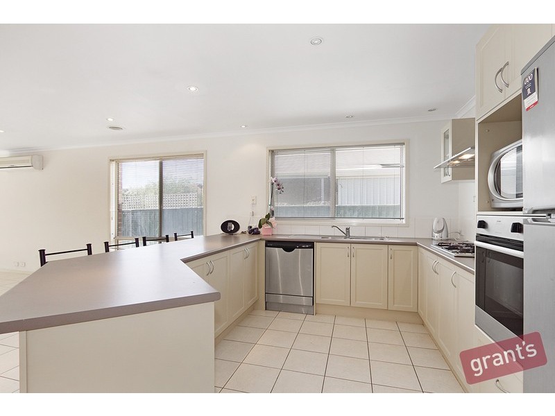 2 Shay Close, Narre Warren South VIC 3805