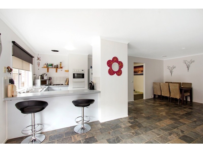 37 Lake View Drive, Narre Warren South VIC 3805