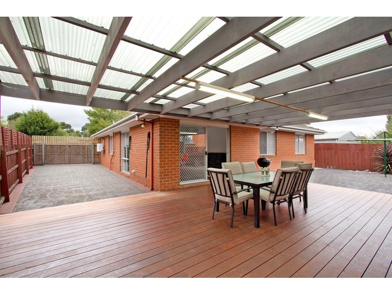 37 Lake View Drive, Narre Warren South VIC 3805