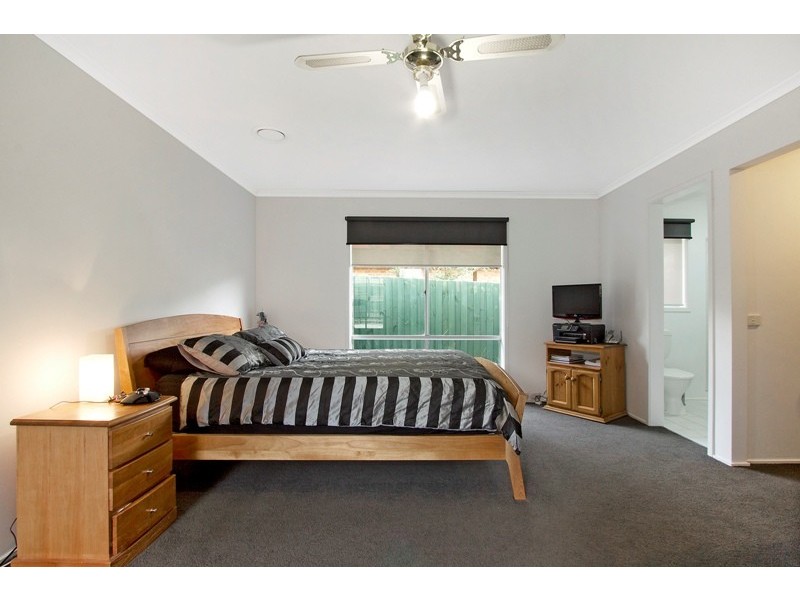 37 Lake View Drive, Narre Warren South VIC 3805