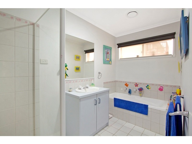 37 Lake View Drive, Narre Warren South VIC 3805