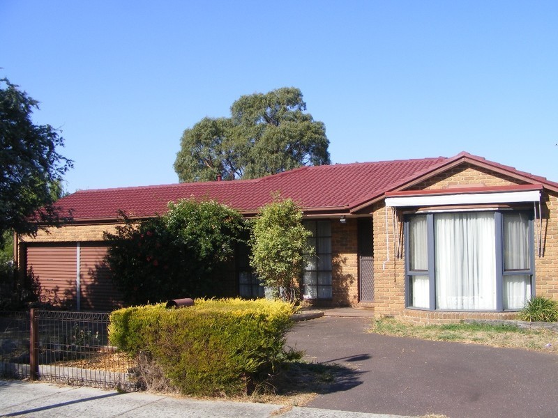 2 Weeden Crescent, Hallam VIC 3803