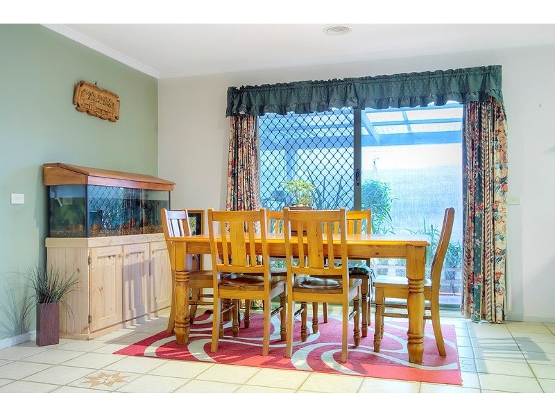 16 Plough Rise, Narre Warren South VIC 3805