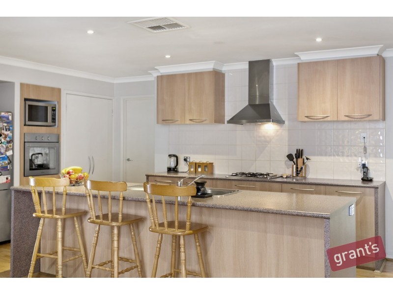 2 Mornmoot Court, Hallam VIC 3803