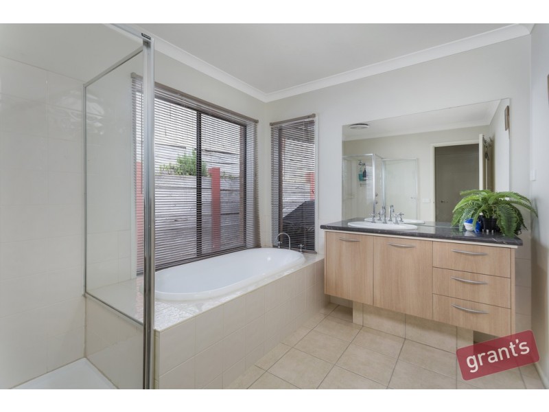 2 Mornmoot Court, Hallam VIC 3803