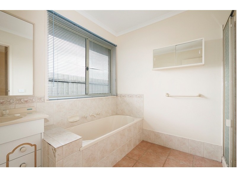 37 Sneddon Drive, Narre Warren South VIC 3805