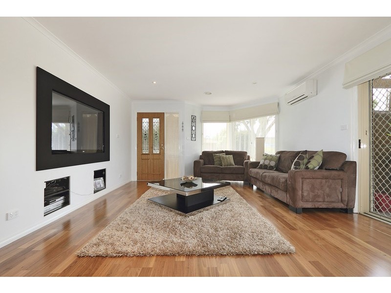 2/122 Fountain Drive, Narre Warren VIC 3805