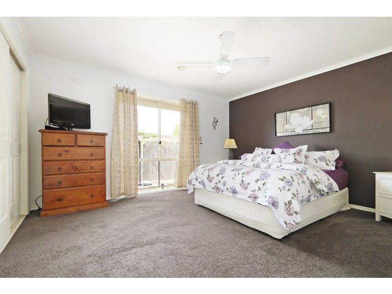 2/122 Fountain Drive, Narre Warren VIC 3805