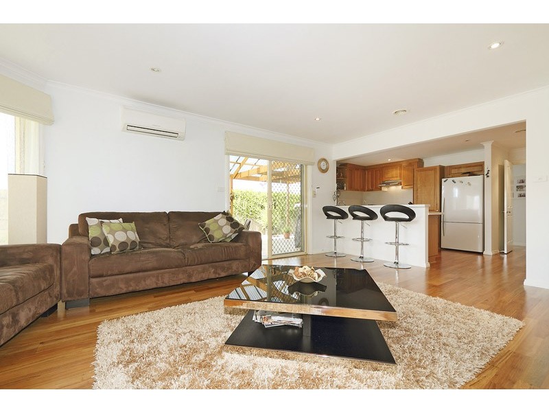 2/122 Fountain Drive, Narre Warren VIC 3805