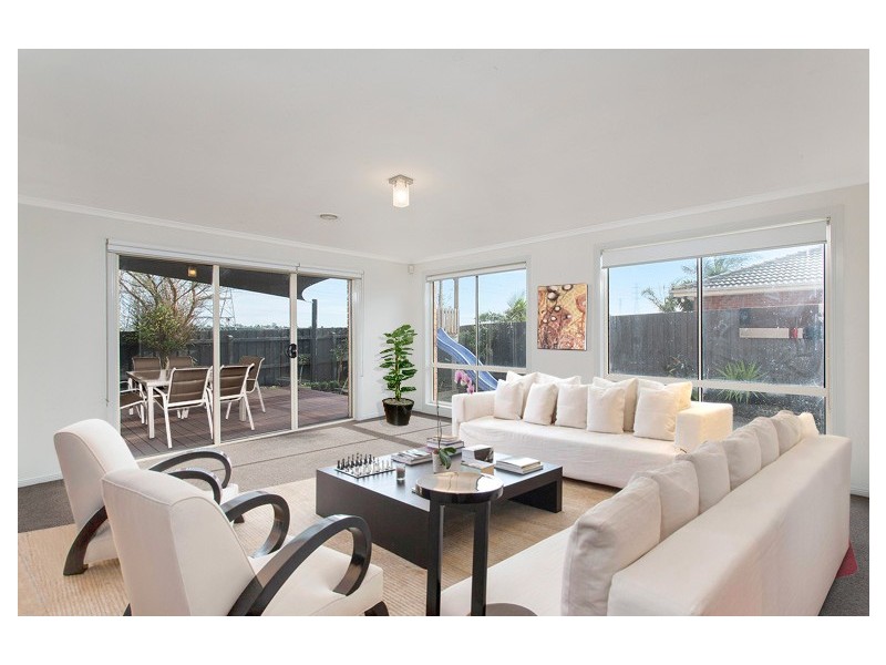 102 Langbourne Drive, Narre Warren South VIC 3805