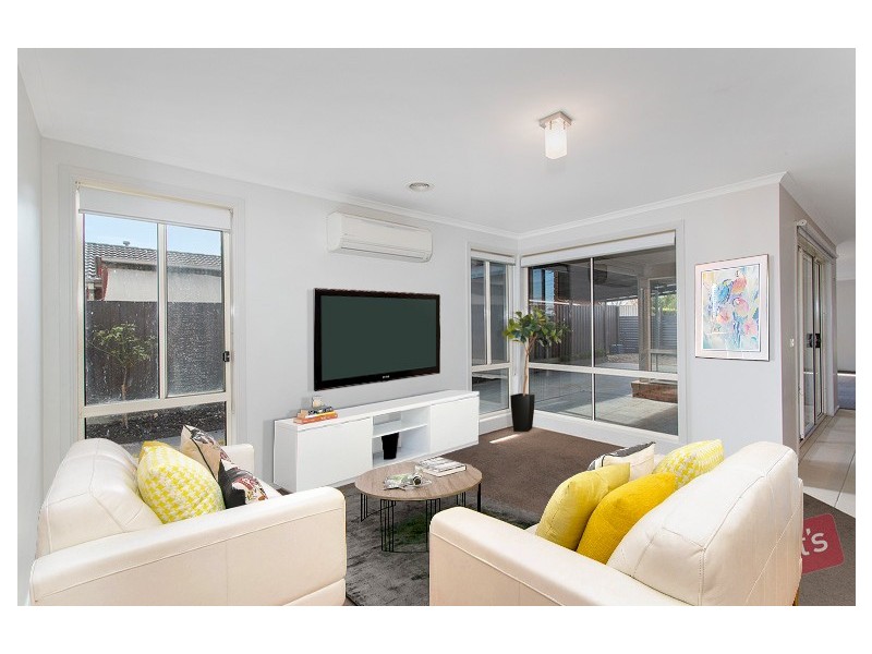 102 Langbourne Drive, Narre Warren South VIC 3805