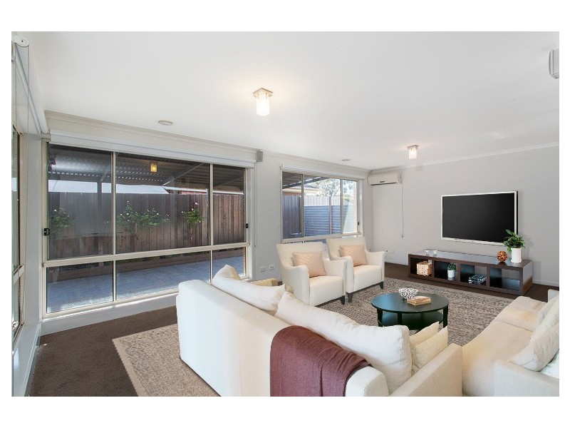 102 Langbourne Drive, Narre Warren South VIC 3805