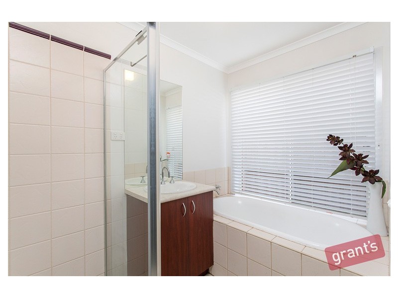 102 Langbourne Drive, Narre Warren South VIC 3805