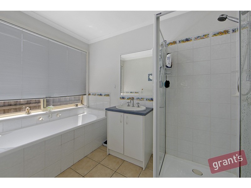 128 Harold Keys Drive, Narre Warren South VIC 3805