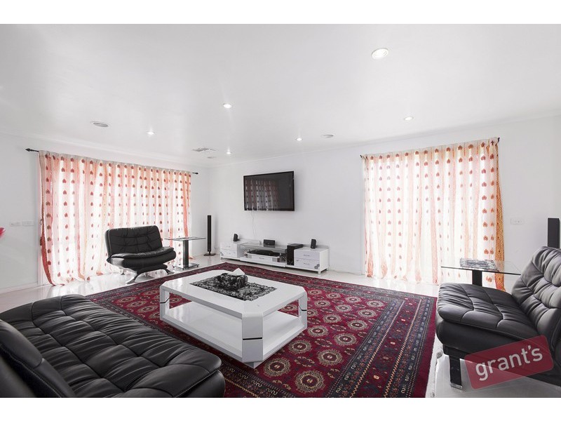 33 Greenacre Crescent, Narre Warren VIC 3805