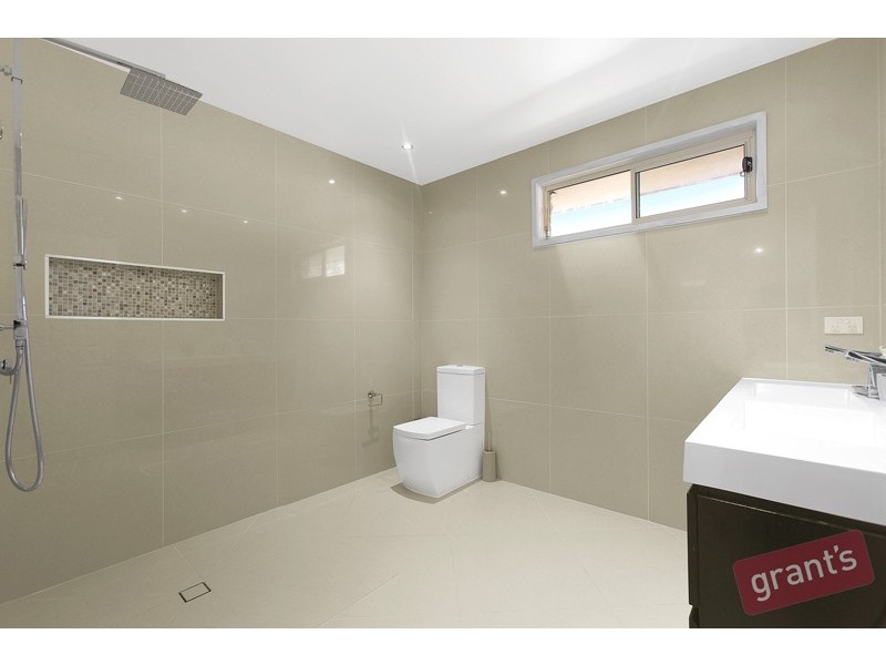 33 Greenacre Crescent, Narre Warren VIC 3805