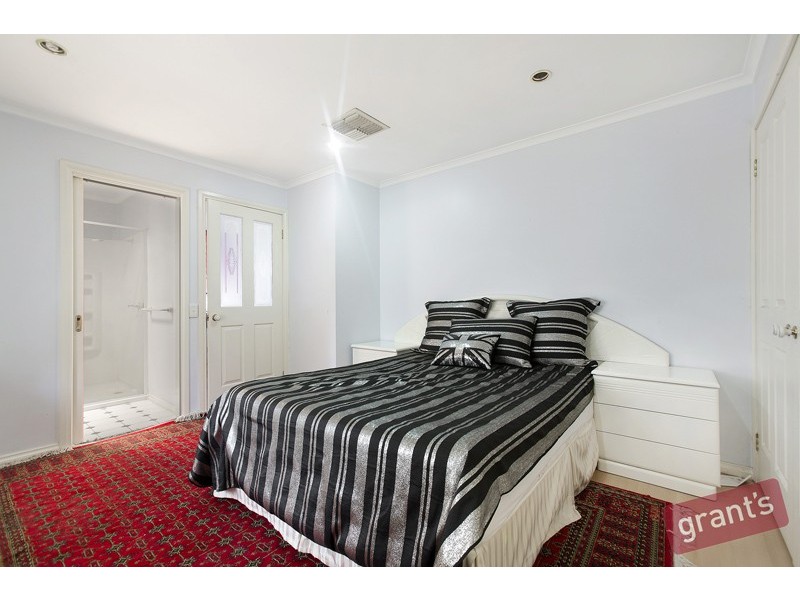 33 Greenacre Crescent, Narre Warren VIC 3805