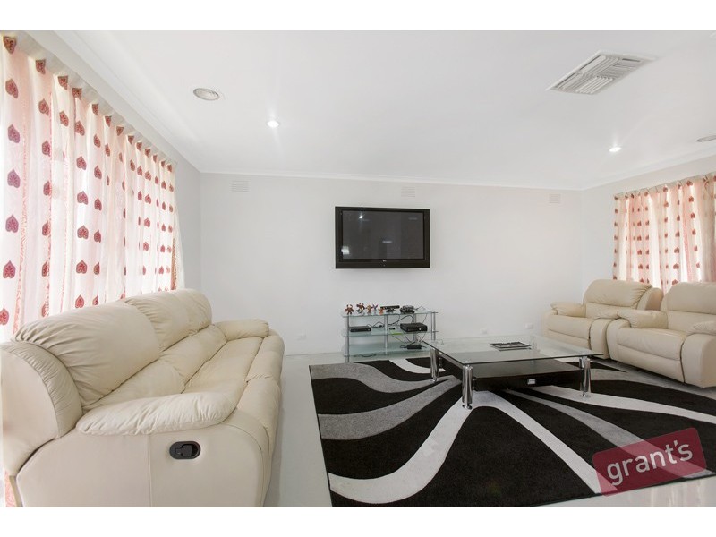 33 Greenacre Crescent, Narre Warren VIC 3805