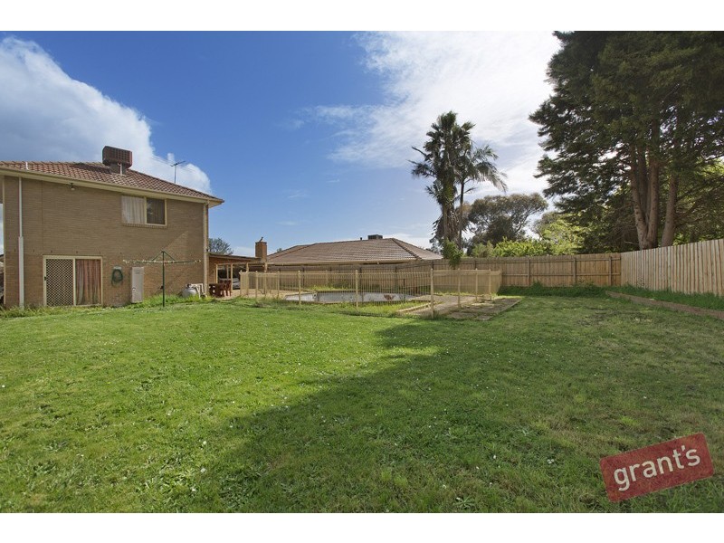33 Greenacre Crescent, Narre Warren VIC 3805