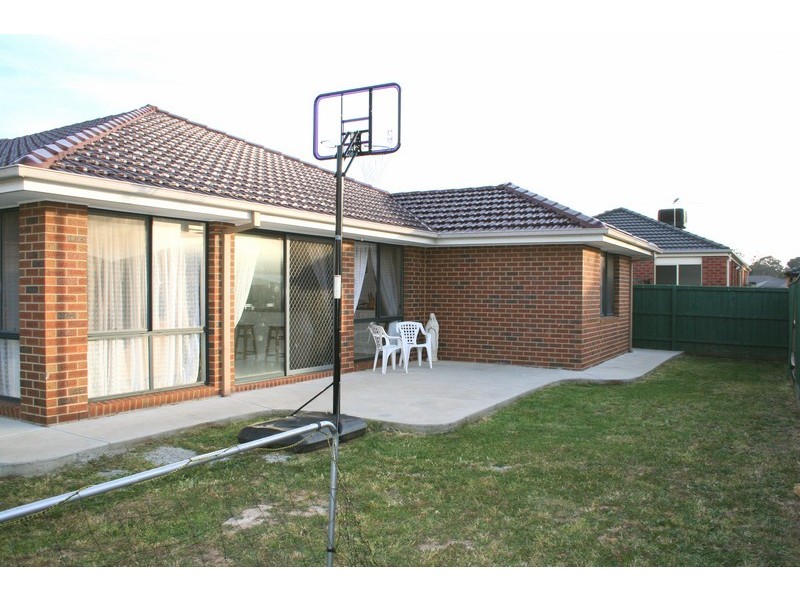 67 Sherwood Rd, Narre Warren South VIC 3805