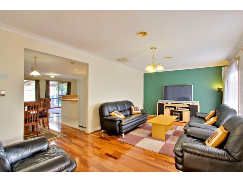 8 Pater Close, Narre Warren VIC 3805