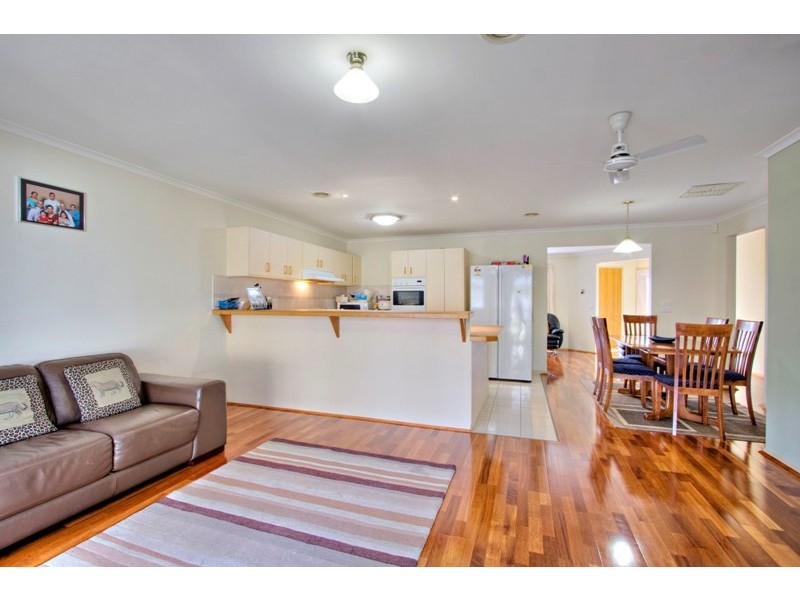 8 Pater Close, Narre Warren VIC 3805