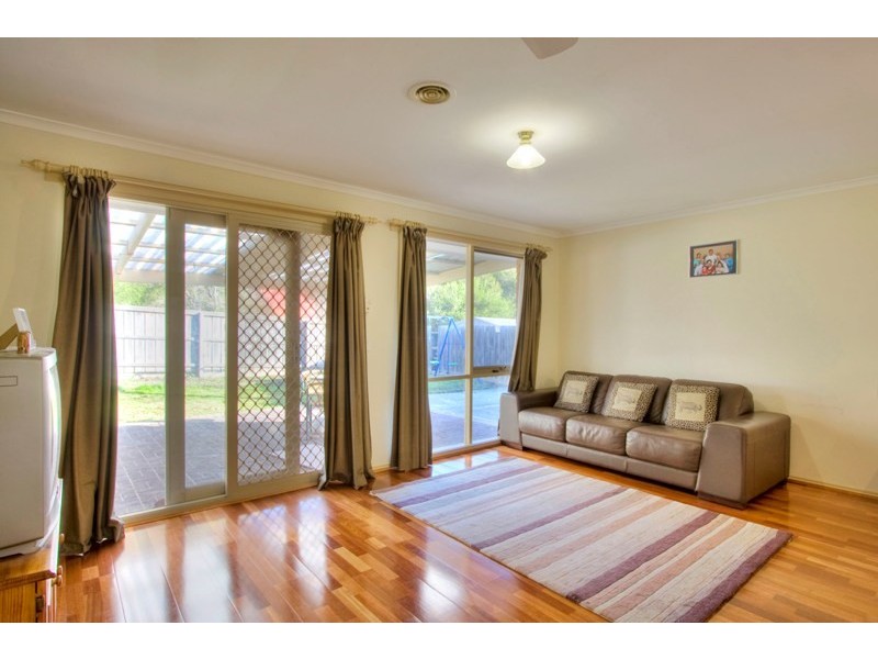 8 Pater Close, Narre Warren VIC 3805